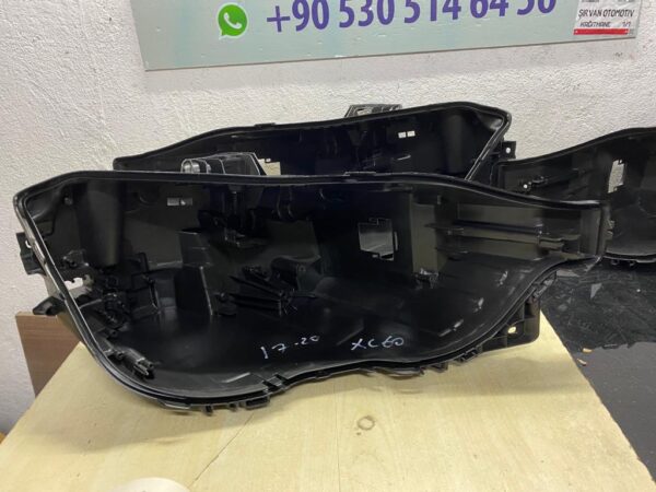 VOLVO XC60 2018 2024 FAR KASASI SAĞ - R