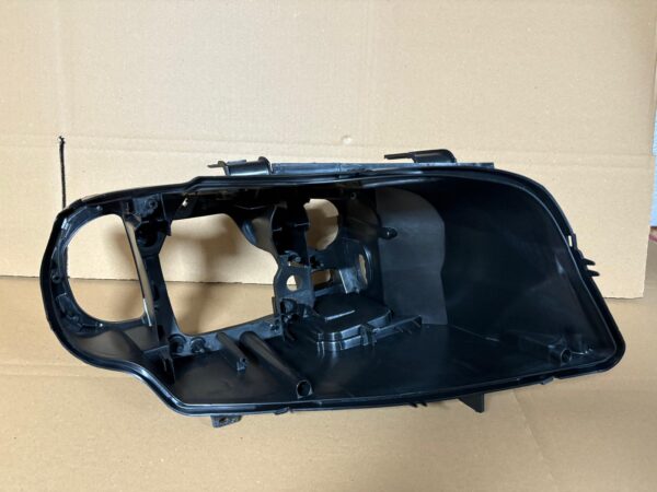 2008 2011 BMW E90 LCİ ZENON FAR KASASI SAĞ - R