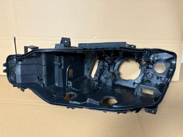12-15 3 SERİSİ F30 FAR KASASI SAĞ - R