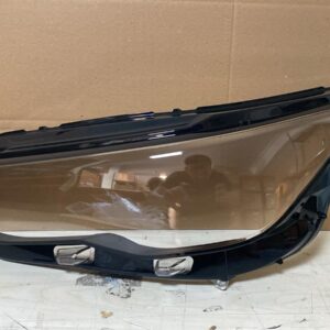 VOLKSWAGEN GOLF 8 (BİREBİR)FAR CAMI SAĞ - R